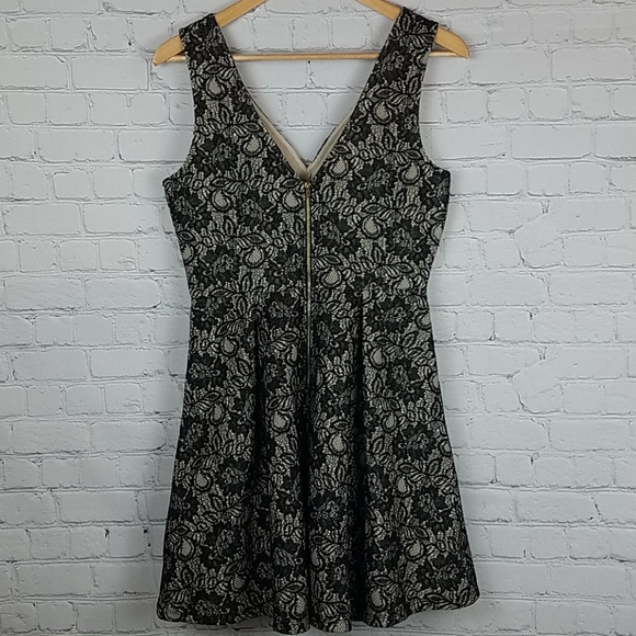 Blue Rain All Over Lace Dress - Picture 4 of 5